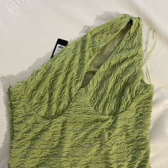 Green one shoulder dress - Picture 2 of 3